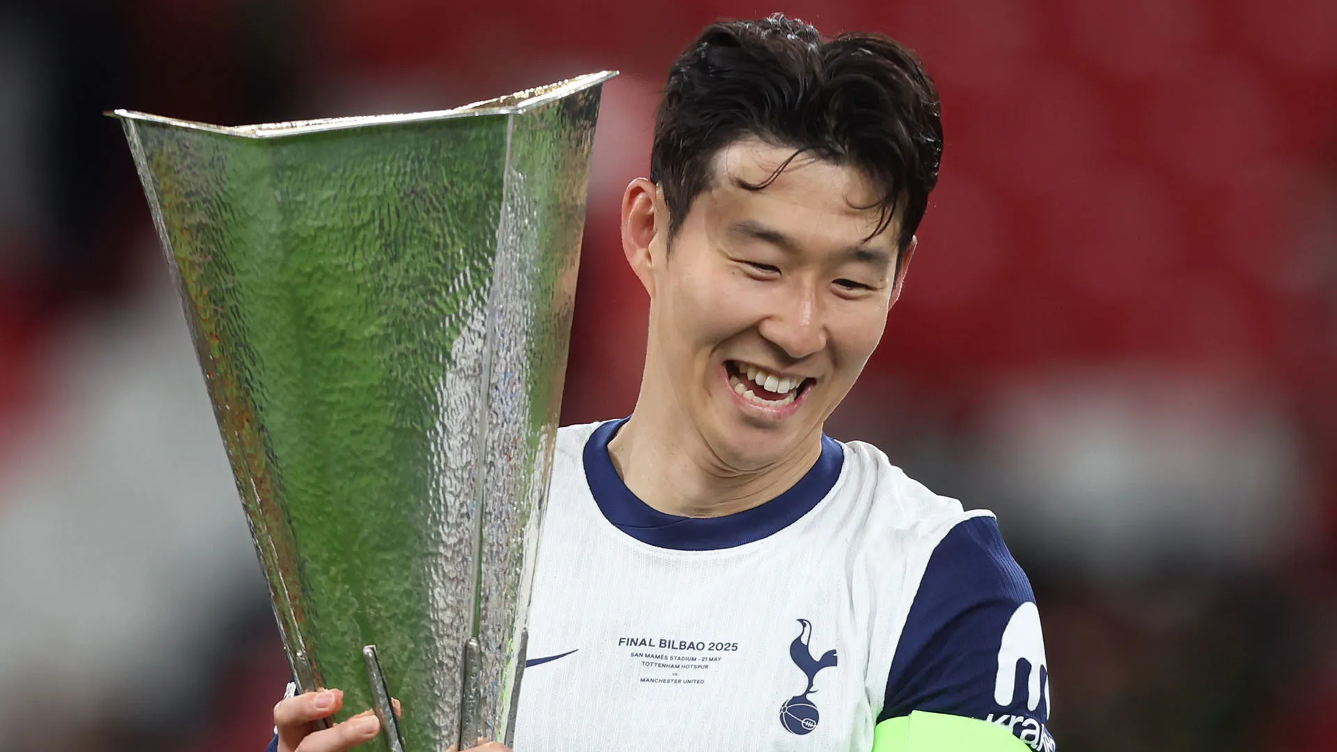 Vincono ma la UEFA non gli dà la medaglia: le immagini
