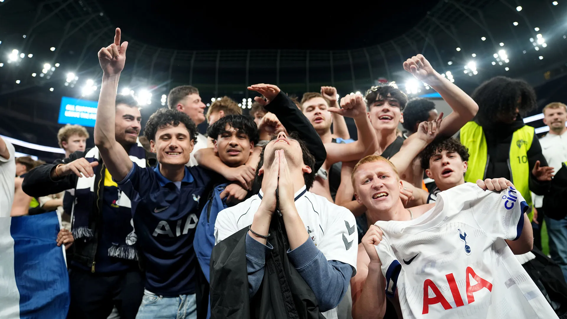 La finale si è giocata a Bilbao ma nello stadio del Tottenham sono stati installati dei maxischermi
