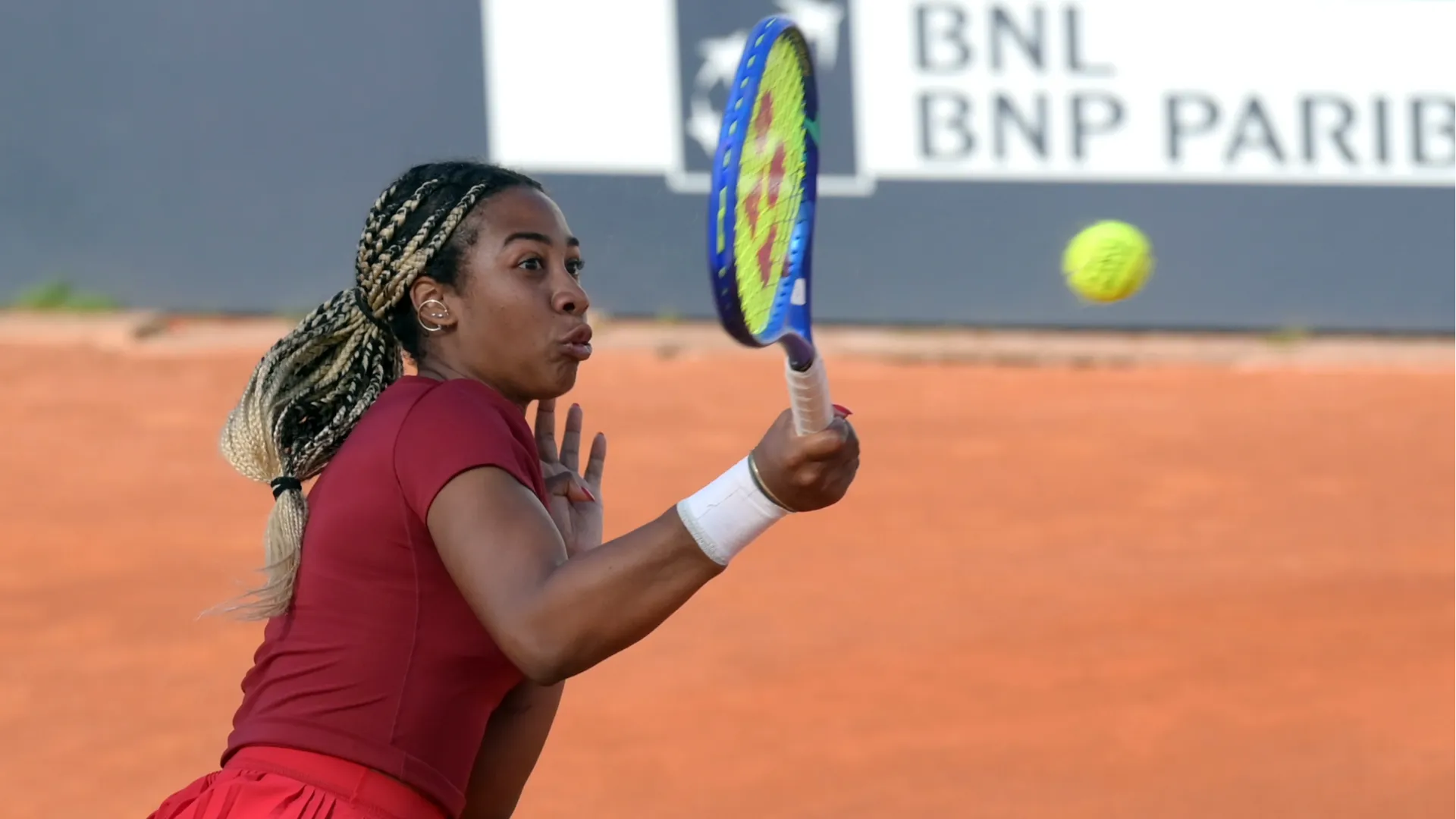 Tyra Caterina Grant è una giovane tennista classe 2008, madre italiana e padre statunitense, l'ex cestista Tyrone Grant
