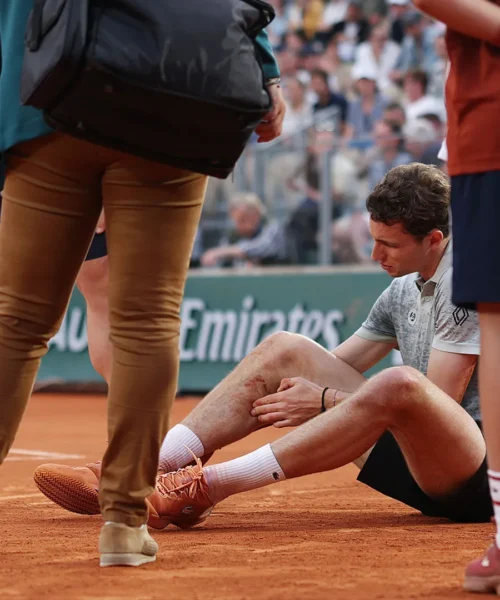 Continua a lottare nonostante il dolore ma poi cede: le foto
