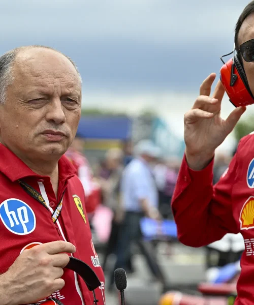 Ferrari disastrosa: il commento di Vasseur sconcerta i tifosi. Foto
