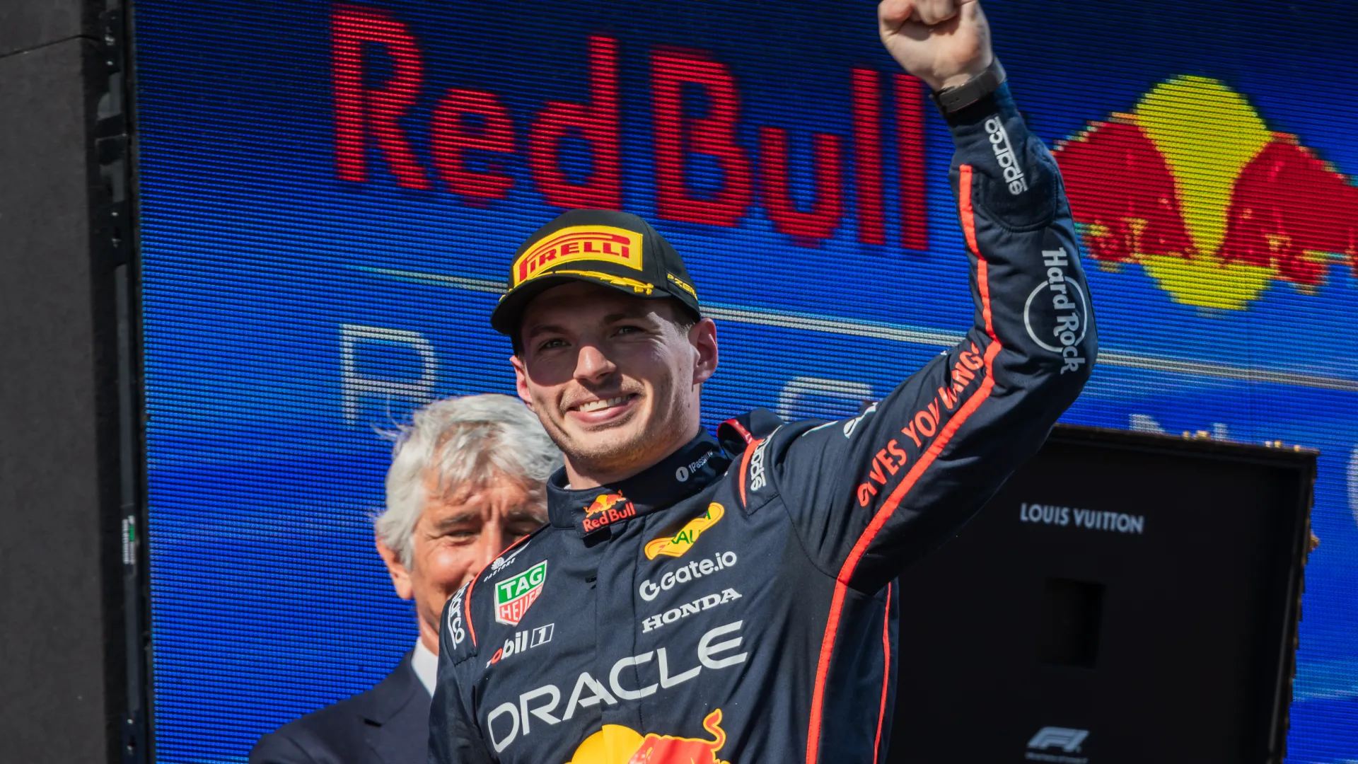L'affetto del pubblico italiano ha stupito e divertito Verstappen, che ha sorriso