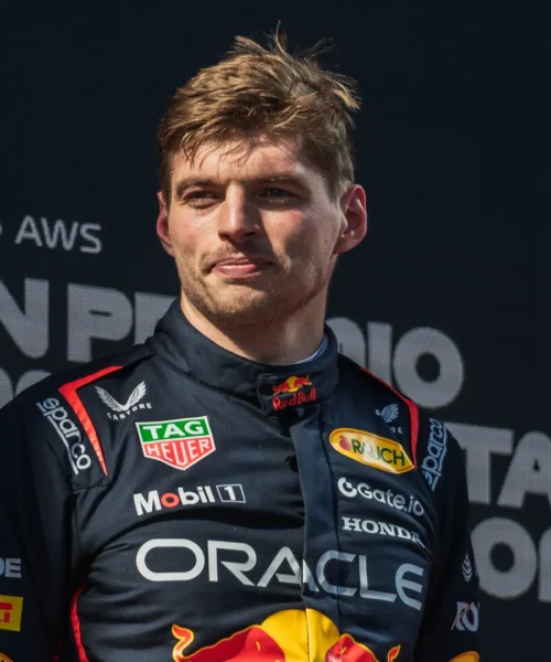 Max Verstappen stupito sul podio: succede qualcosa di inaspettato. Le foto