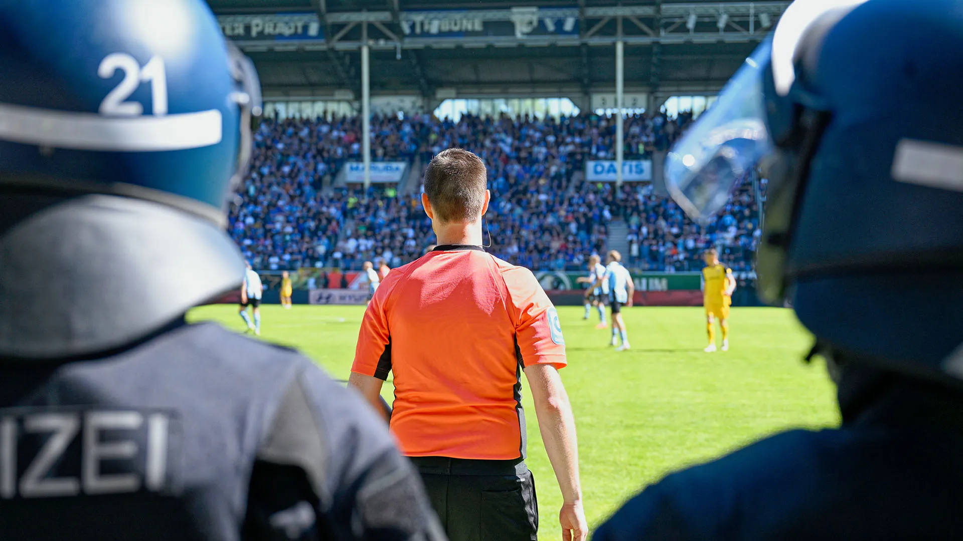 Qualche tifoso ha esagerato per celebrare la promozione della Dinamo Dresda
