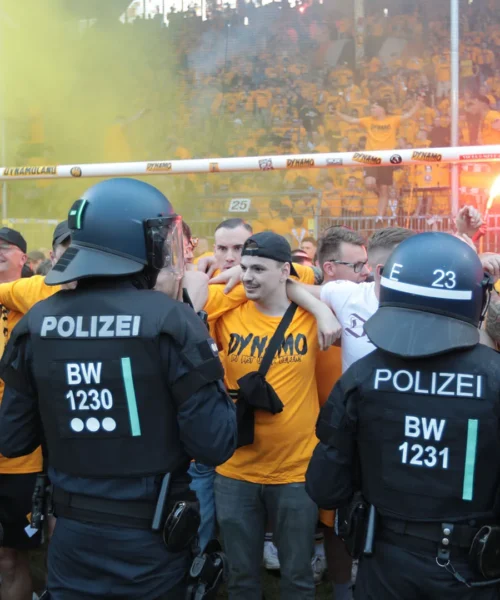Inferno a Mannheim dopo la partita: arriva la polizia antisommossa. Foto