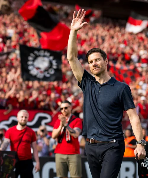 Le foto dell’addio di Xabi Alonso a Leverkusen: emozionante messaggio di Xhaka