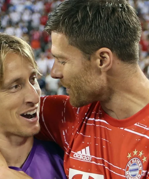 “Luka Modric ha provato a convincere Xabi Alonso”: retroscena sull’addio. Foto