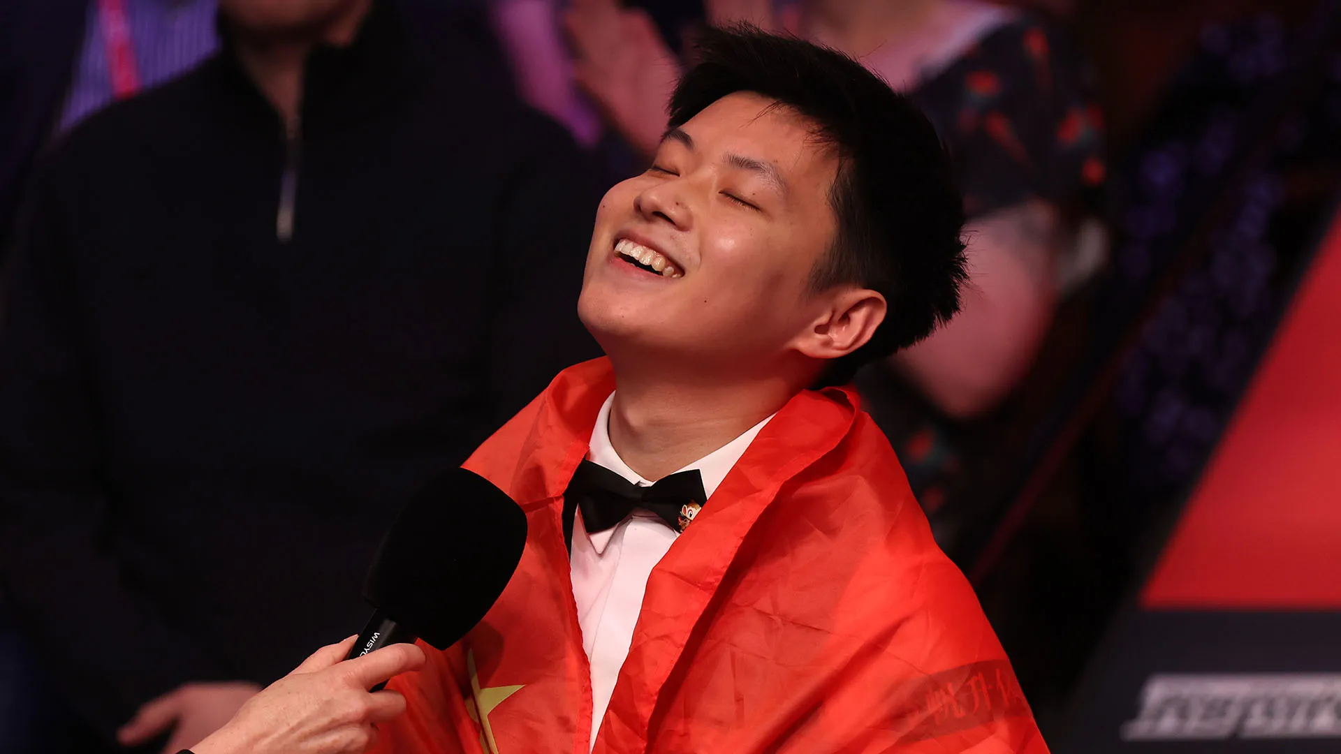 È il primo giocatore classificato come amatore a vincere il titolo mondiale
