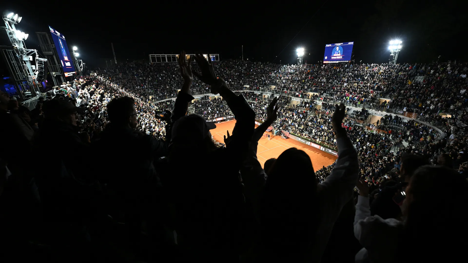 Zverev ha anche puntato il dito contro il campo umido del Foro Italico: "Per me oggi era difficile colpire dei vincenti. Le condizioni del campo erano lente e pesanti"
