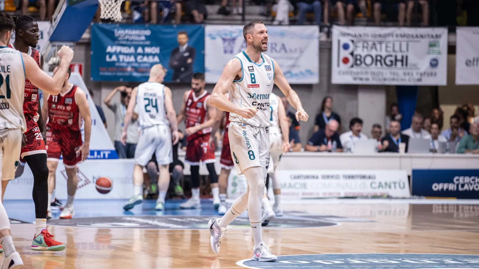 ... l'ex Virtus Bologna Filippo Baldi Rossi, capitano dei canturini...