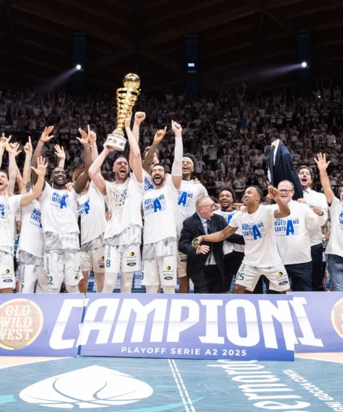 La Pallacanestro Cantù torna nell’olimpo del basket italiano
