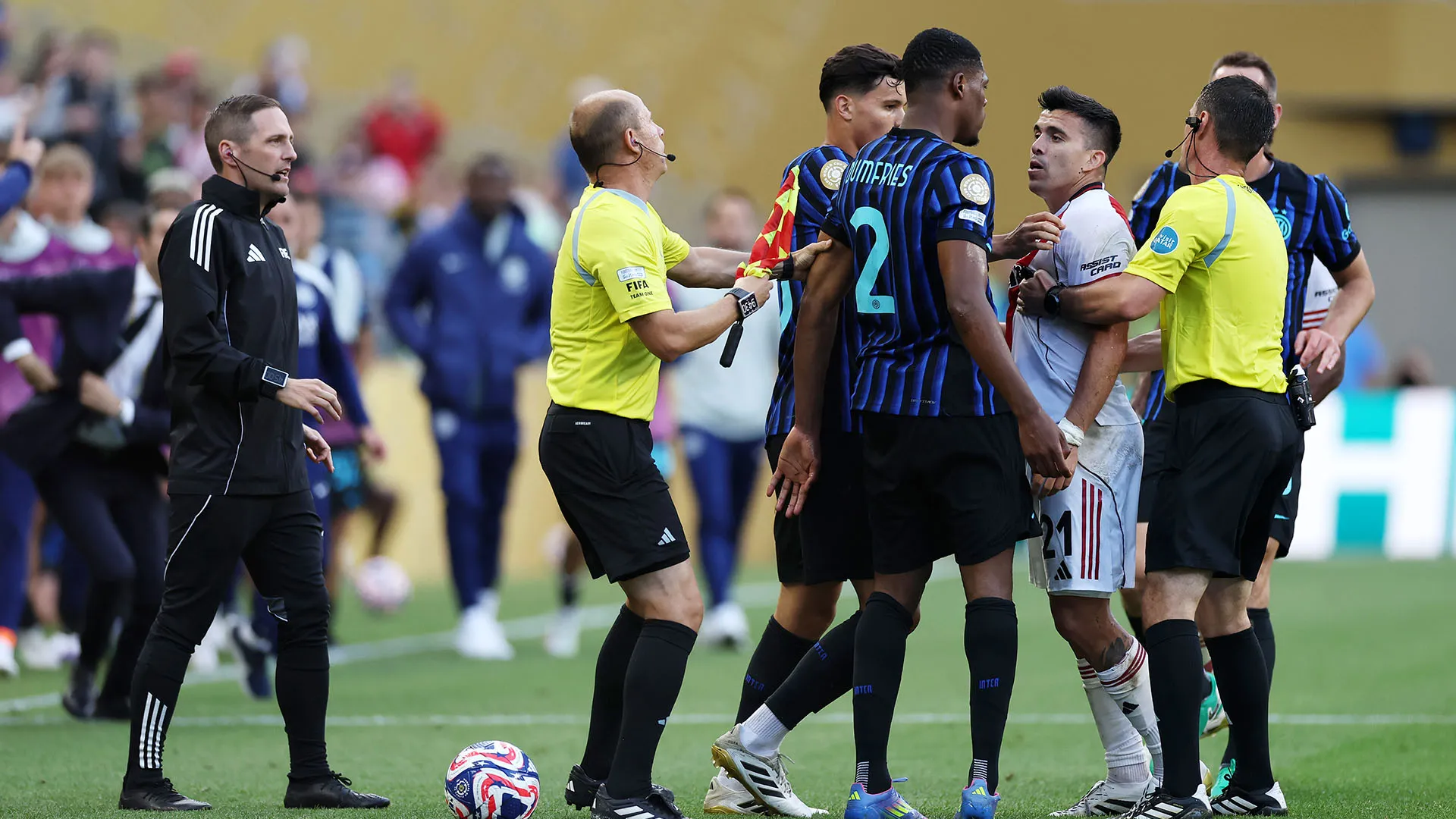 Già ai tempi del Mondiale in Qatar Denzel Dumfries e Marcos Acuña si erano scontrati

