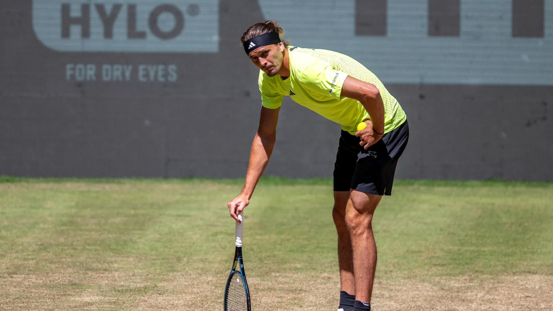 Il tennista si è accasciato e ha chiesto un attimo di pausa
