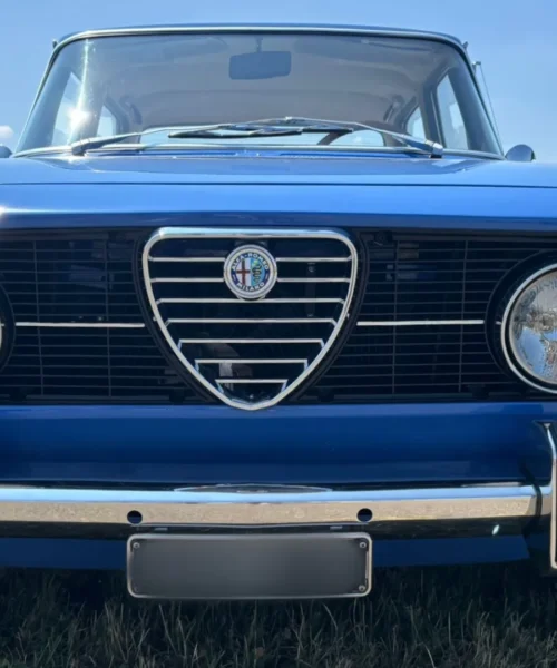 Compie 54 anni l’Alfa Romeo 2000: elegante, potente, strategica. Le foto