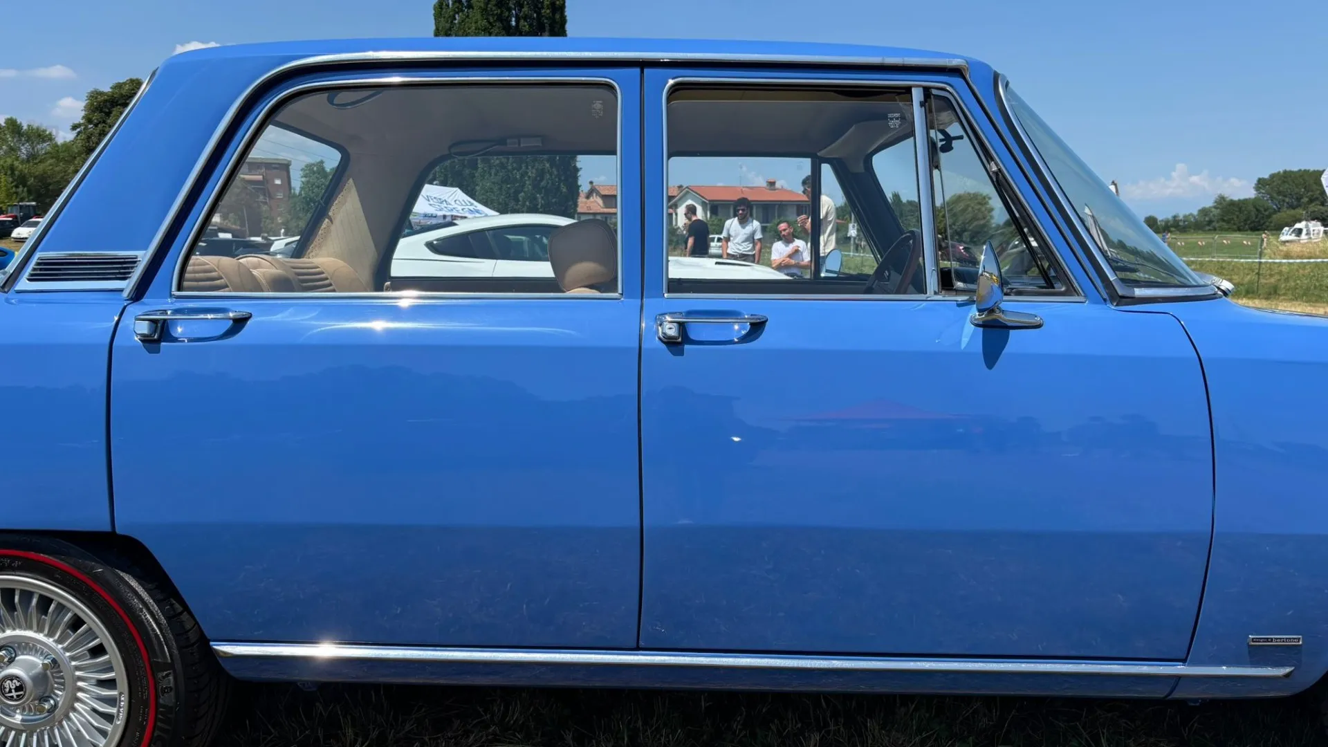 Il motore cresce fino a due litri, grazie a un piccolo ma decisivo aumento dell’alesaggio