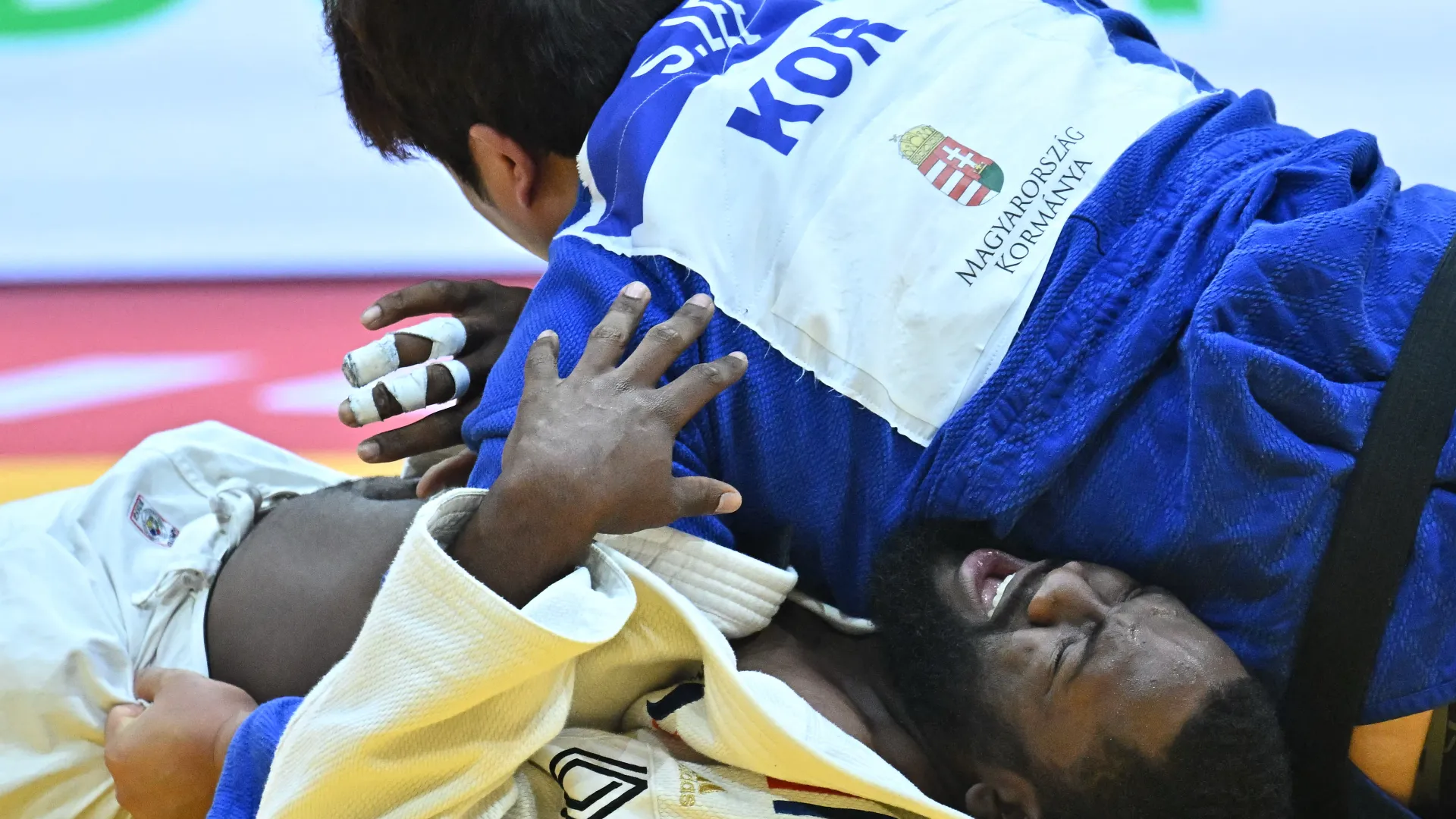 Si stava disputando la sfida nella categoria +90 kg, selezionata tramite sorteggio come Golden Score
