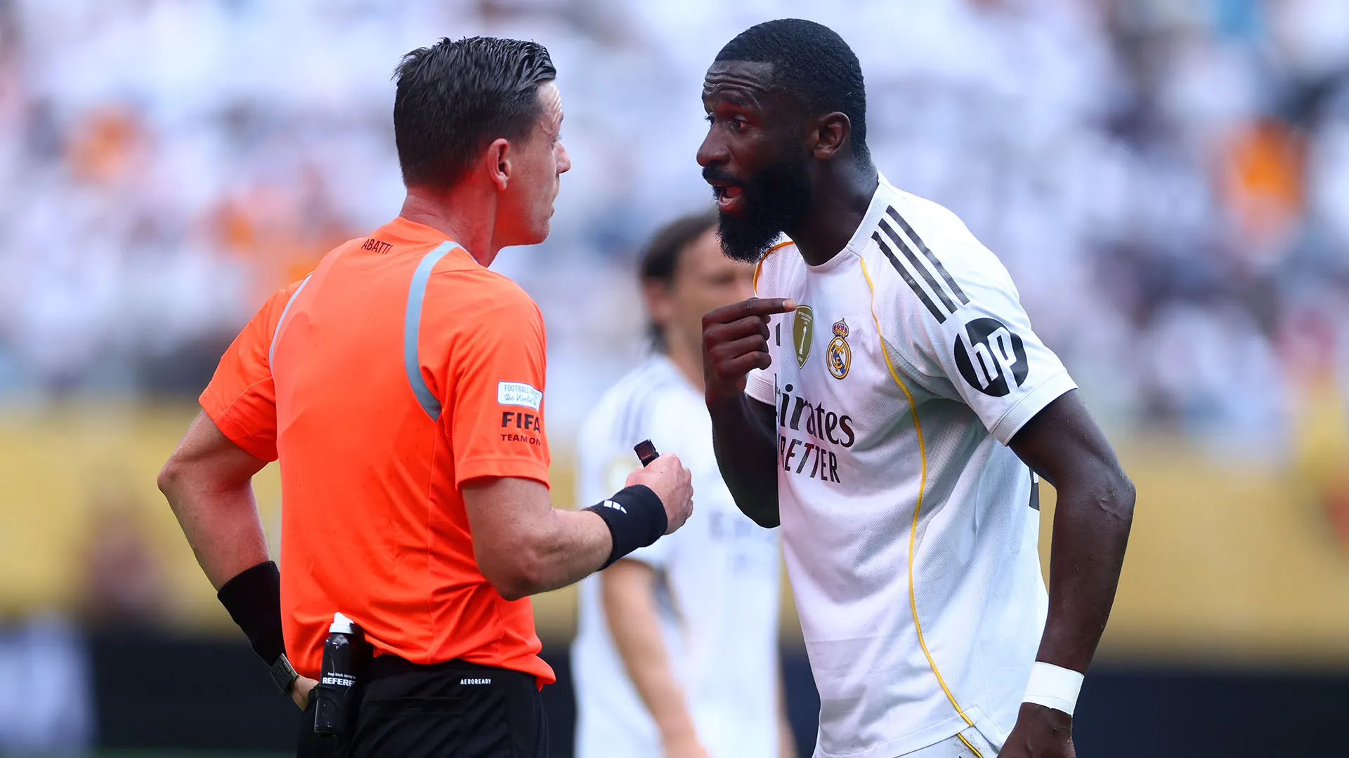 L'interruzione è durata diversi minuti e Rüdiger era furioso

