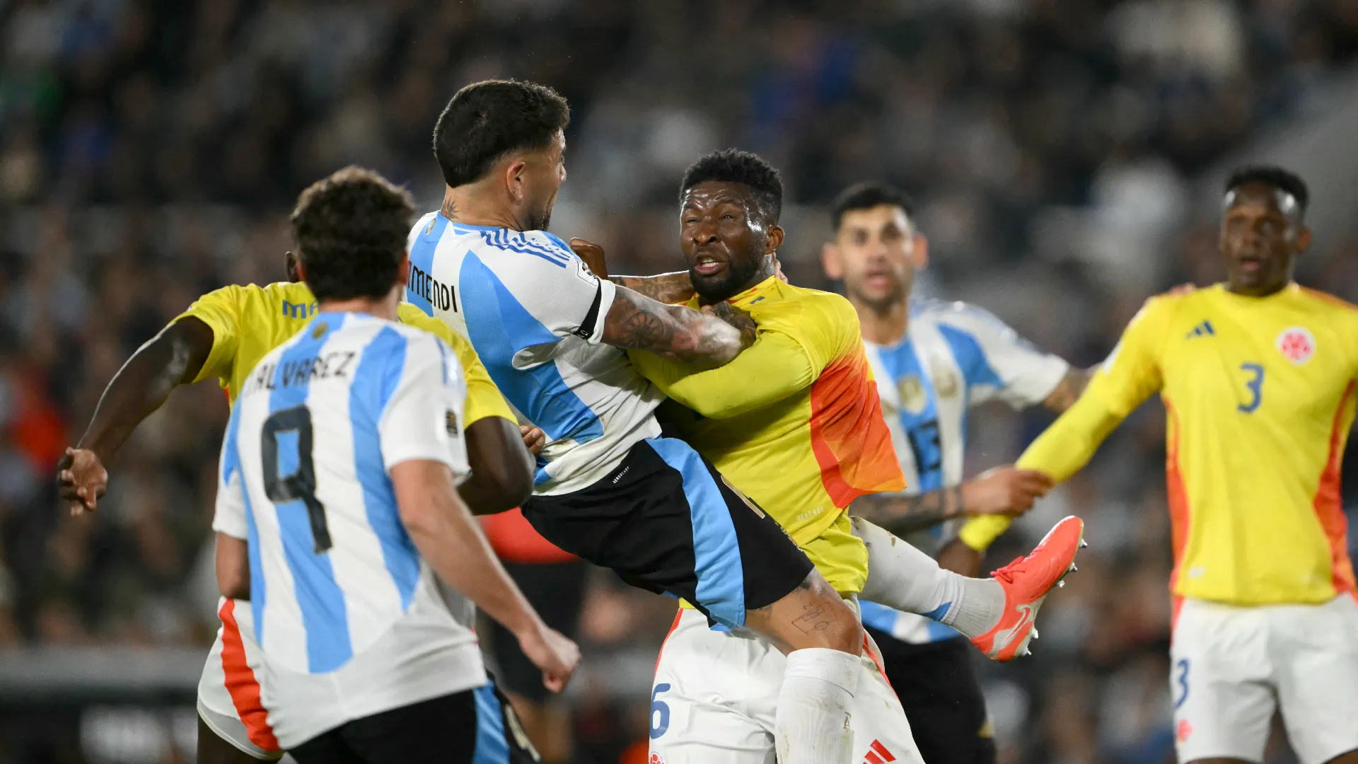 Una battuta fa infuriare Otamendi: due risse e tensione in campo