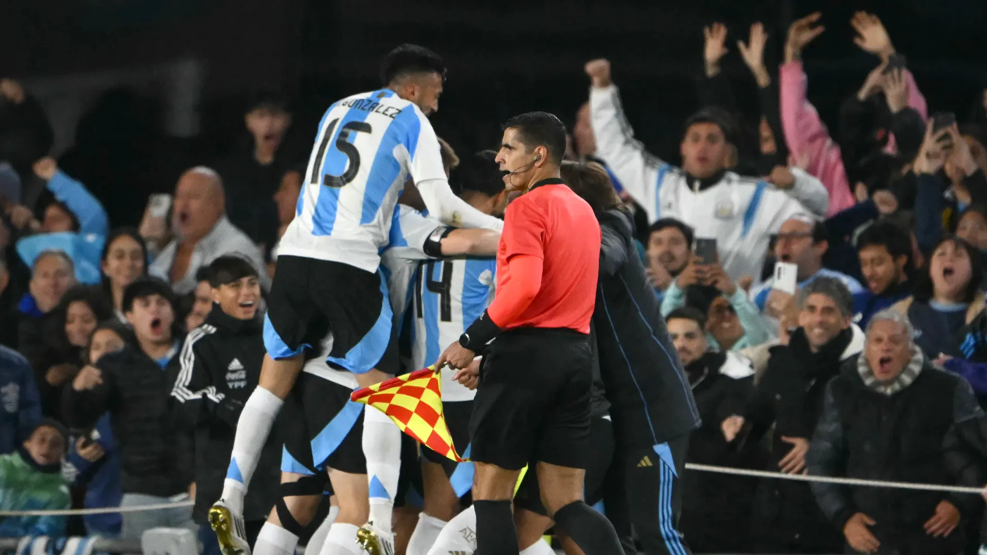 Nonostante l'espulsione di Enzo Fernandez, l'Argentina è riuscita a pareggiare con Almada il gol iniziale di Diaz