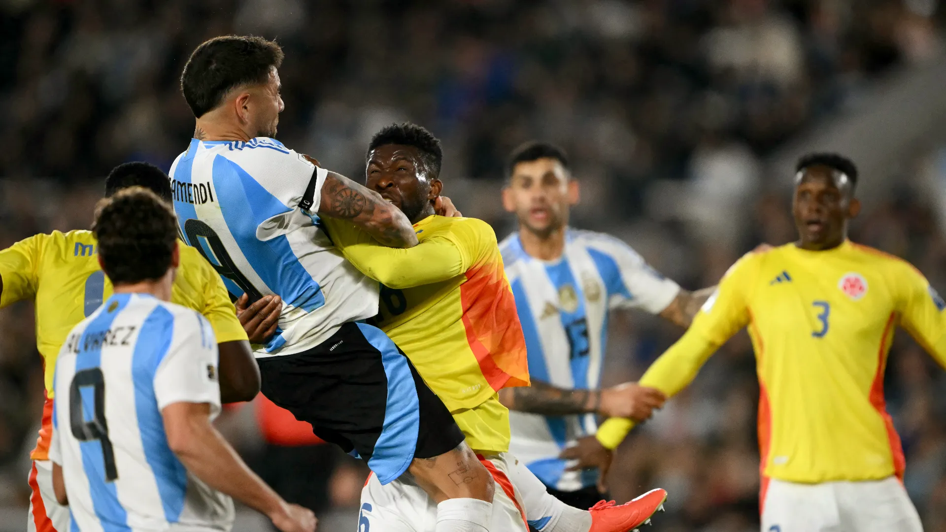 Questa volta con il difensore della Colombia Lermas, che lo ha letteralmente sollevato per aria