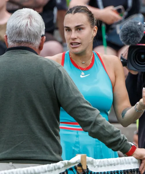 Aryna Sabalenka esplode di rabbia in campo: foto
