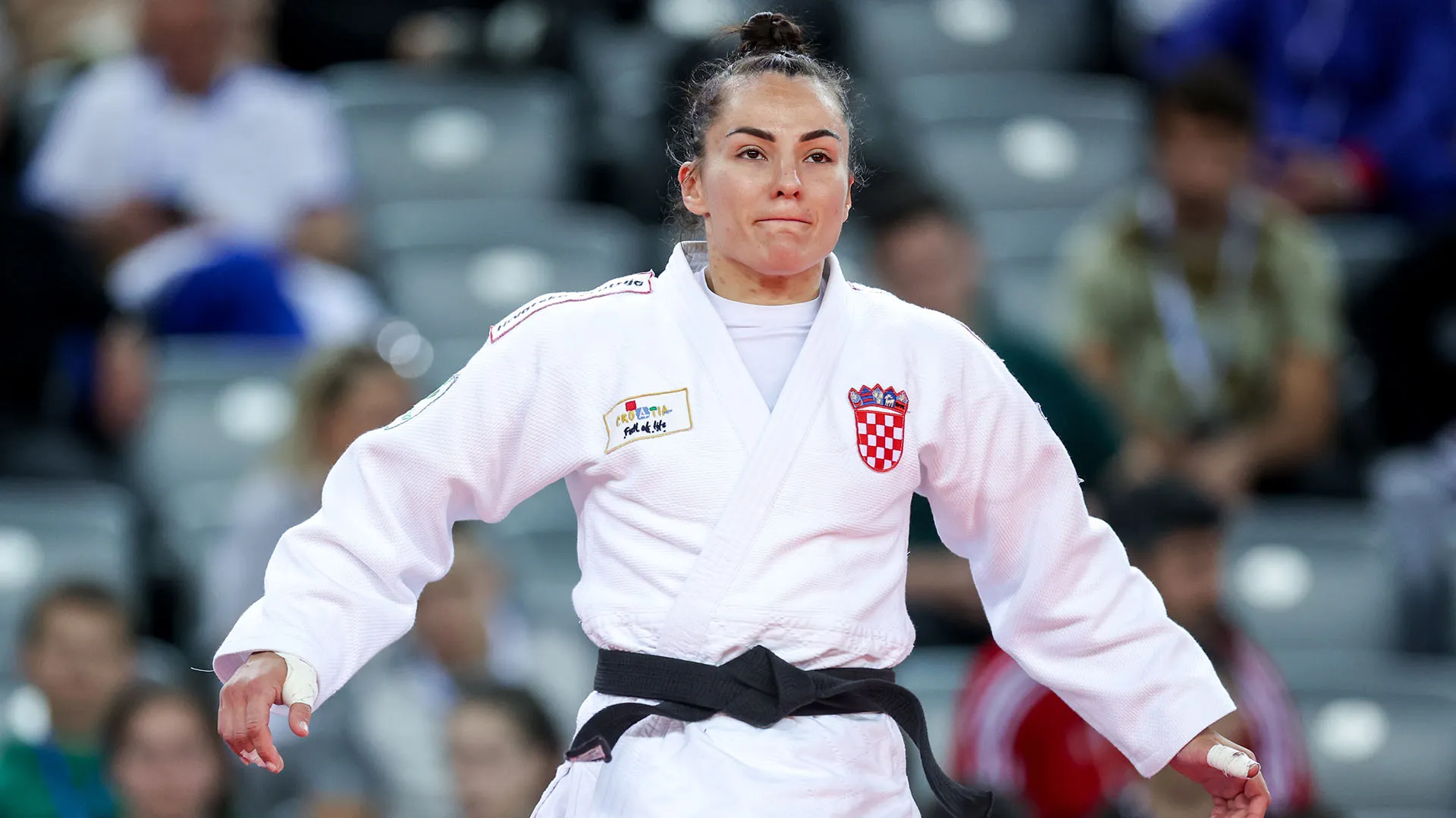 Ha inoltre ottenuto tre medaglie ai Campionati mondiali di judo tra il 2021 e il 2023
