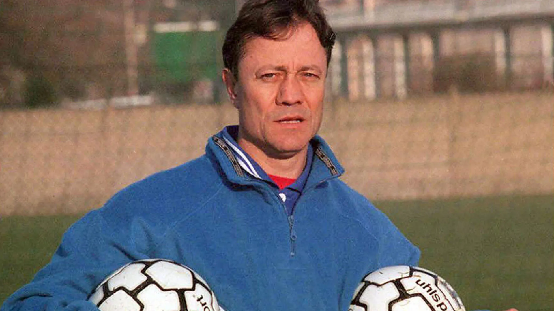 "I nostri pensieri sono rivolti alla sua famiglia e ai suoi cari, nonché ai tifosi dell'Olympique Lione e del calcio"