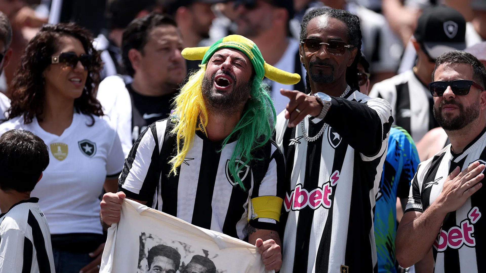 Sembrava esserci Snoop Dogg tra i tifosi del Botafogo nel match contro l'Atletico Madrid
