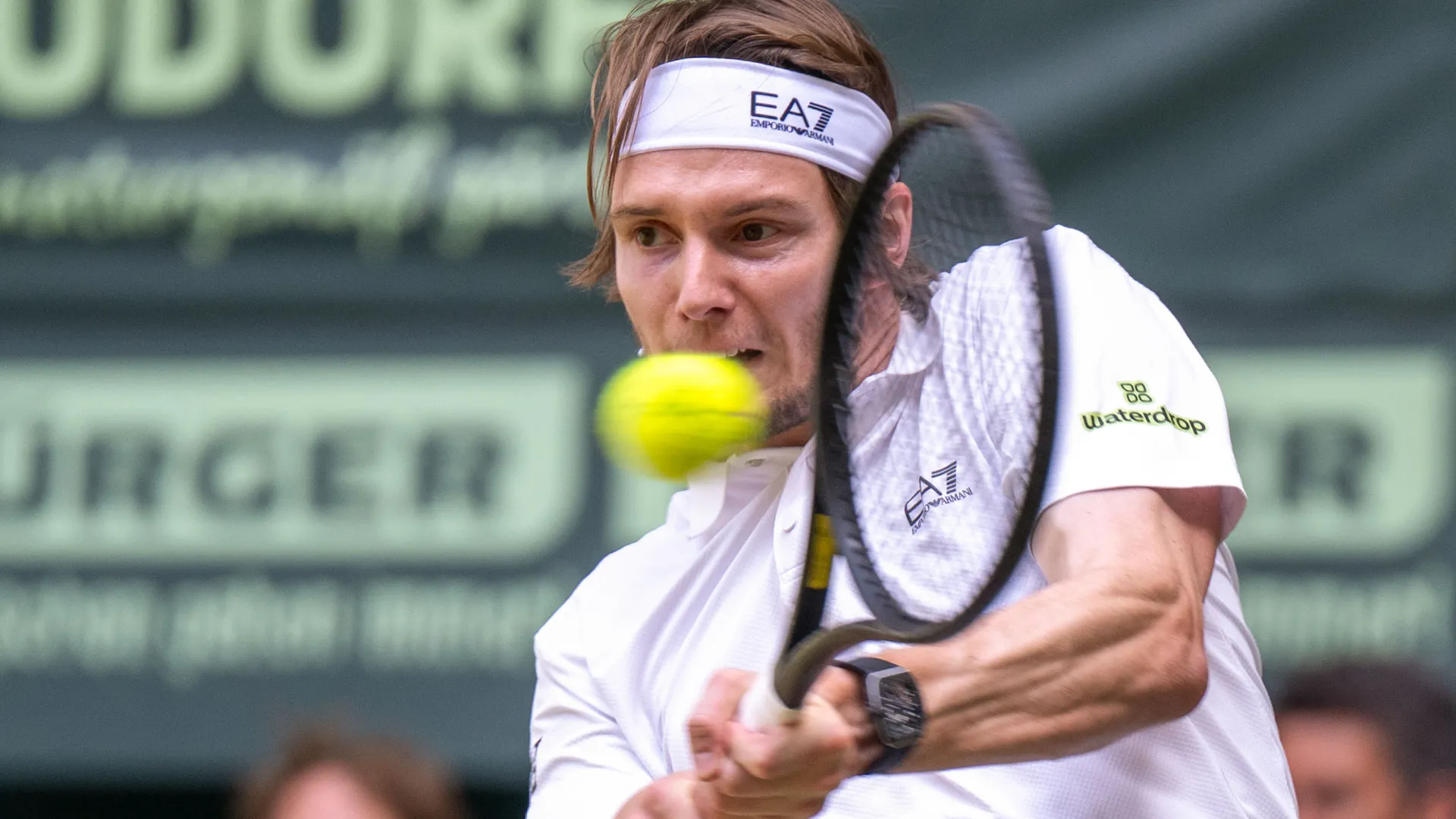 E' un momento di grande forma per il creativo tennista kazako, che al secondo turno aveva eliminato il campione in carica, Jannik Sinner