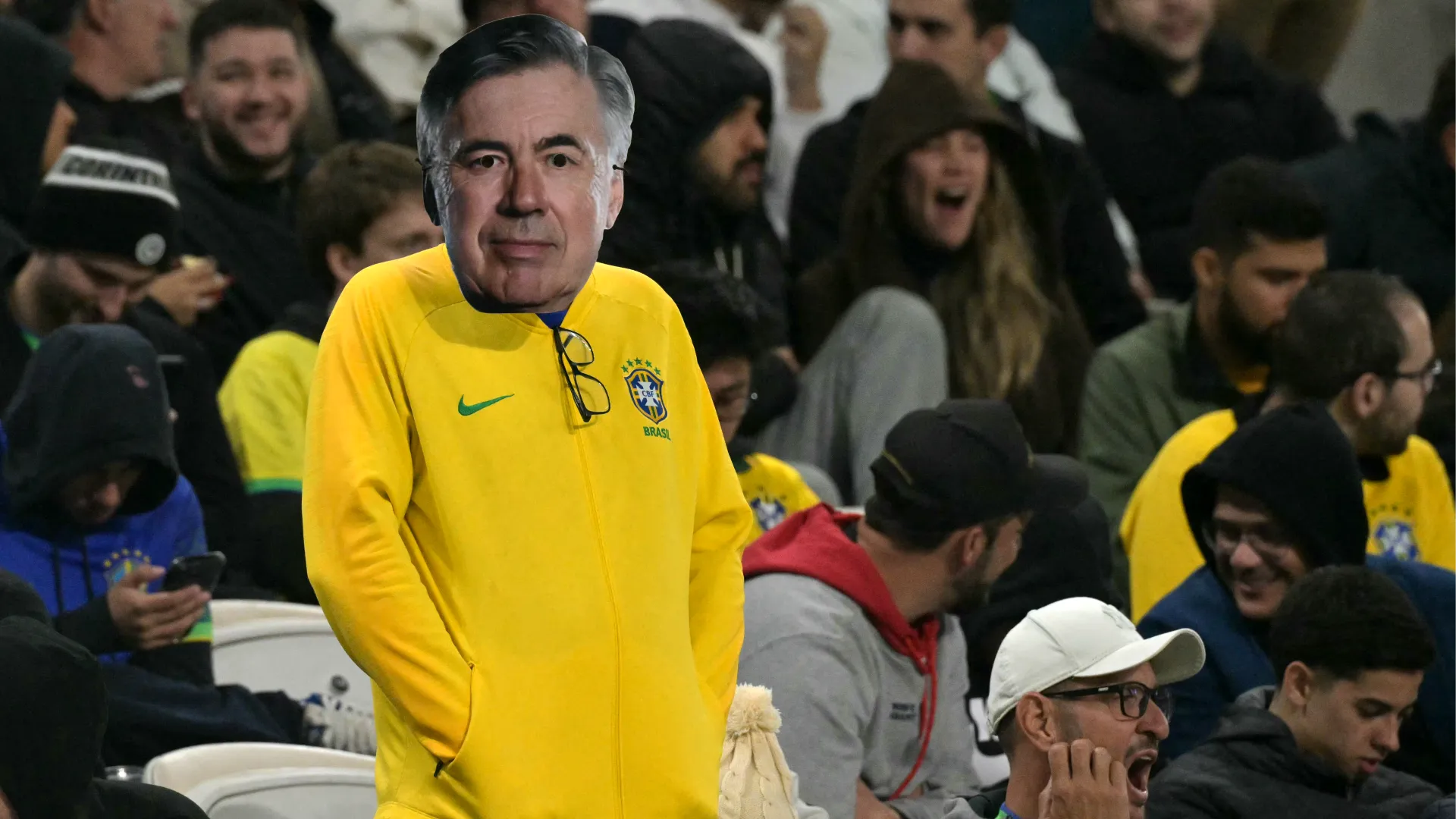 Carlo Ancelotti sugli spalti per la partita del Brasile
