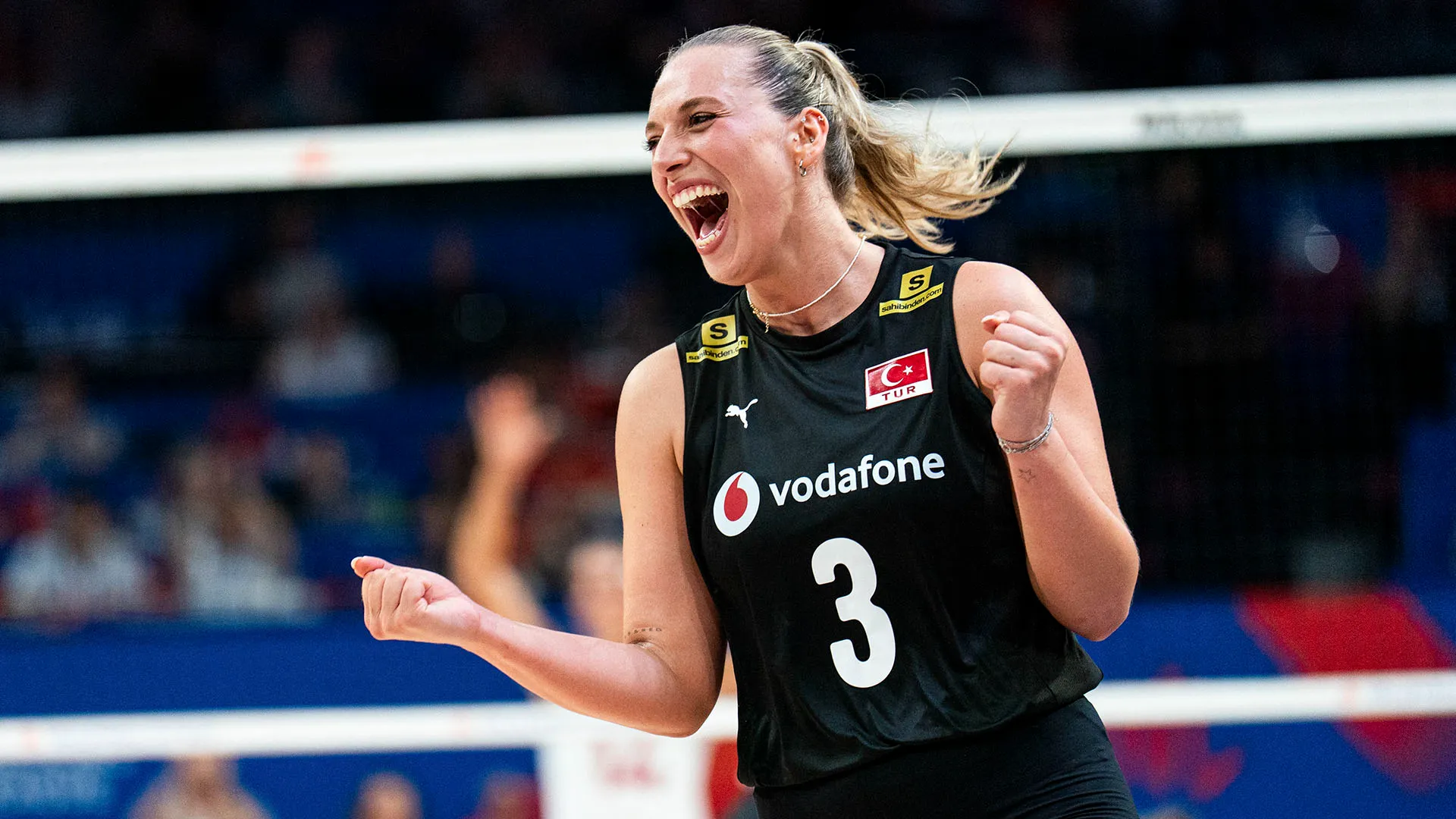 Nel campionato 2016-17 è stata ingaggiata dal VakıfBank
