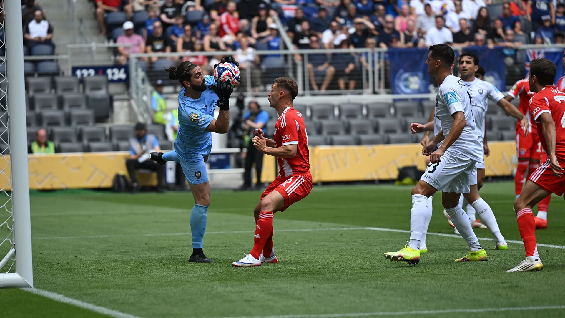 Il portiere dell'Auckland City, Conor Tracey, di lavoro fa il magazziniere
