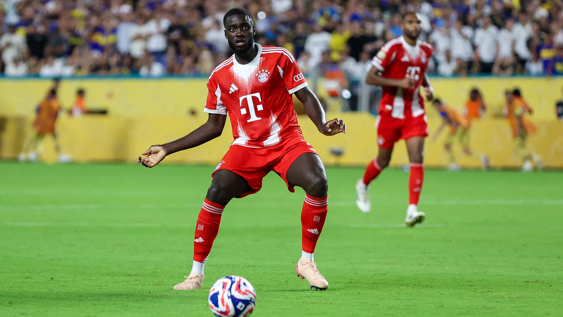 Gli agenti di Upamecano hanno chiesto più soldi e uno stipendio simile a quelli di Musiala, Kimmich e Davies