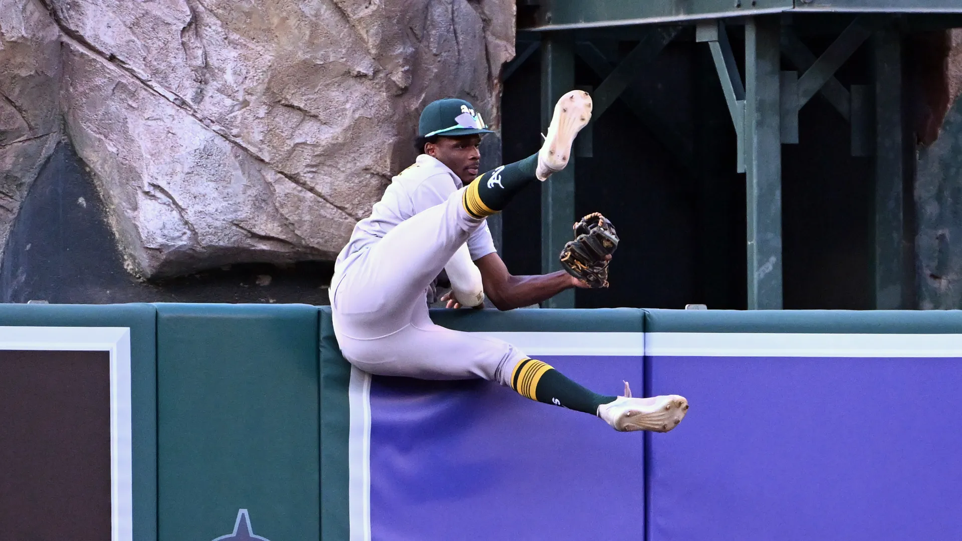 Gli Athletics sono stati comunque battuti dai Los Angeles Angles, ma il gesto di Clarke resterà memorabile