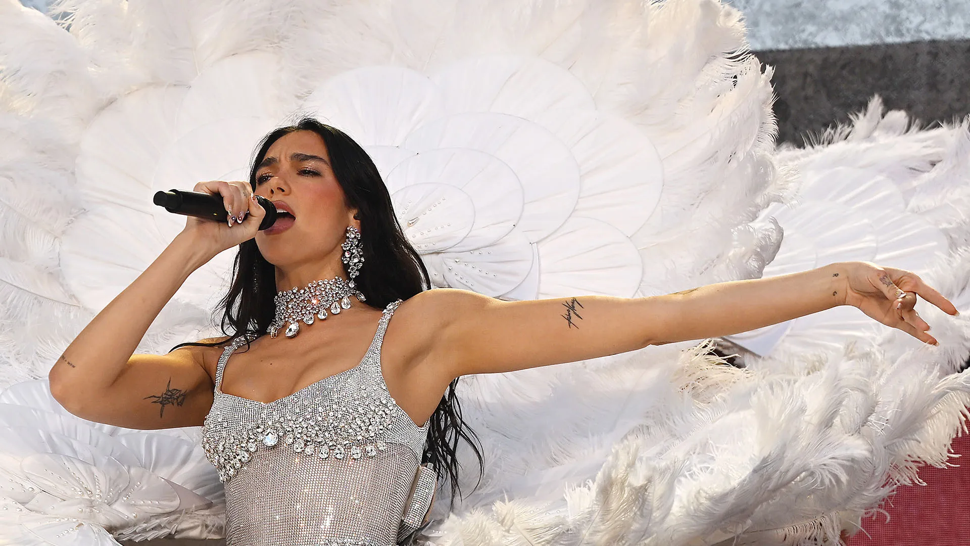 Dua Lipa ha portato il suo tour nella casa dei campioni della Premier League
