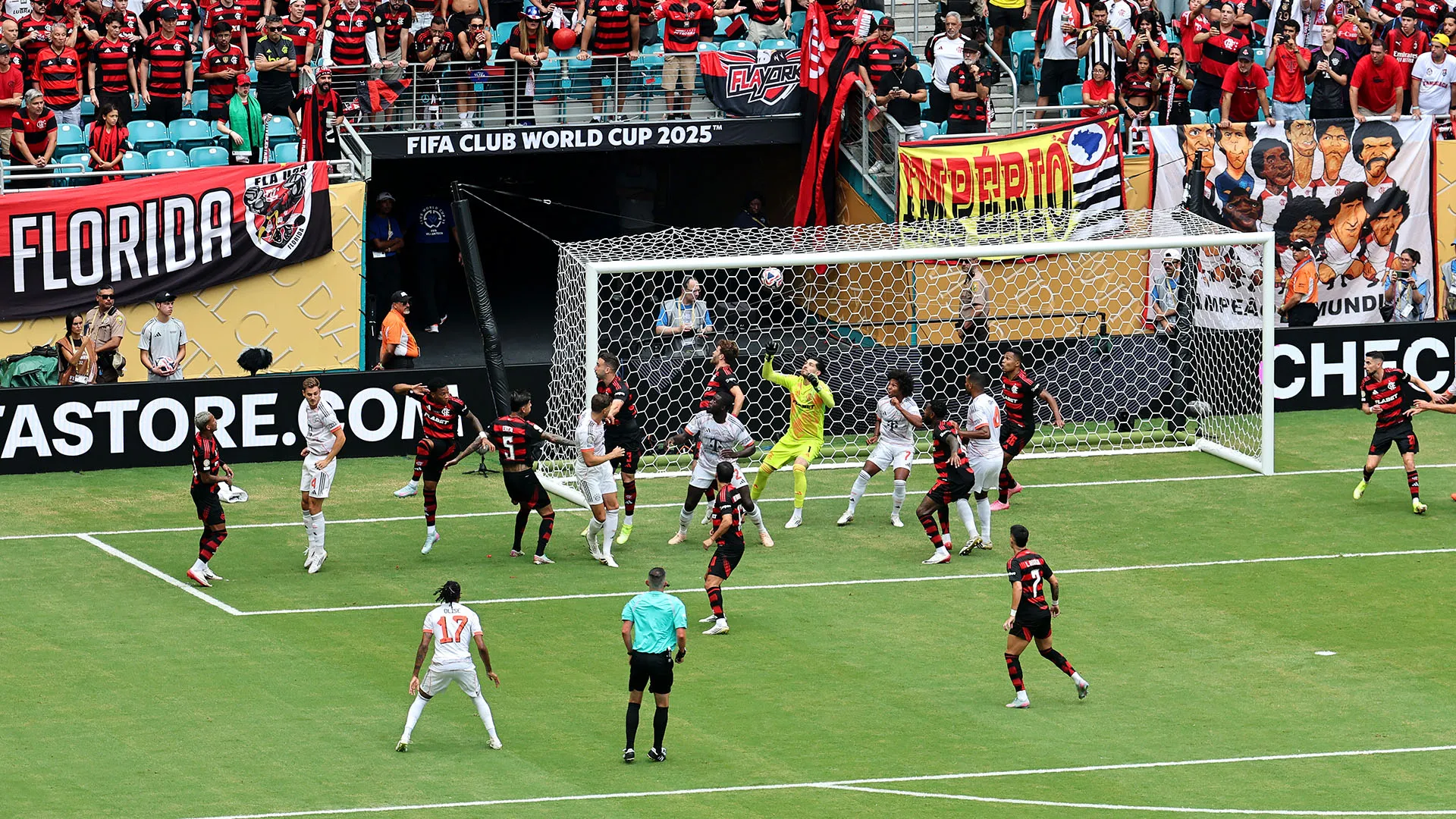 Il più classico degli autogol: il colpo di testa ha spiazzato il suo portiere