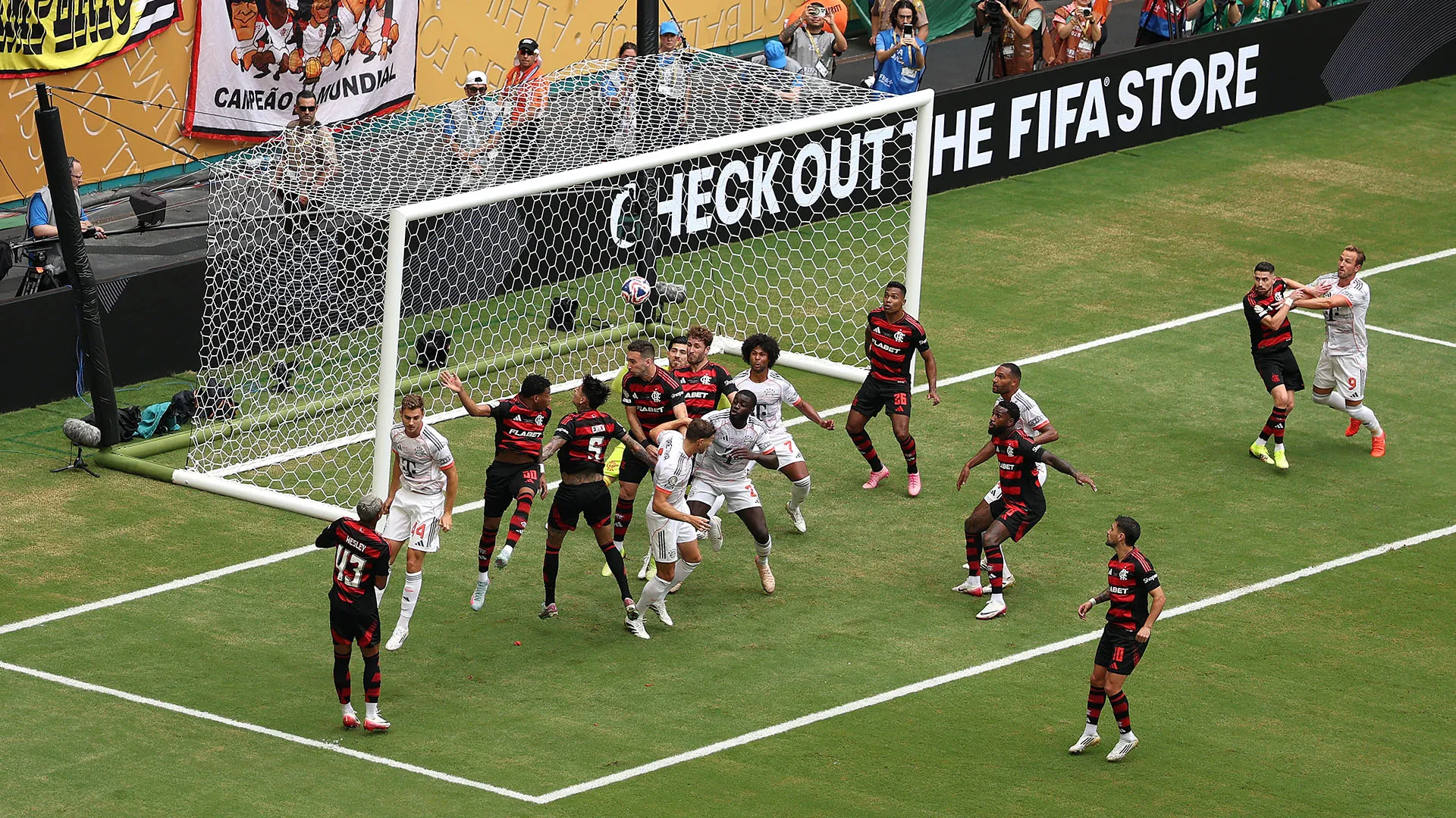 Al 6' ha causato la rete dell'1-0 dei tedeschi