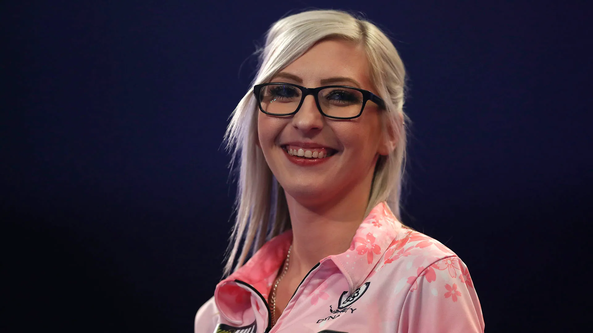 Fallon Sherrock è stata la prima donna a vincere una partita del campionato mondiale di freccette