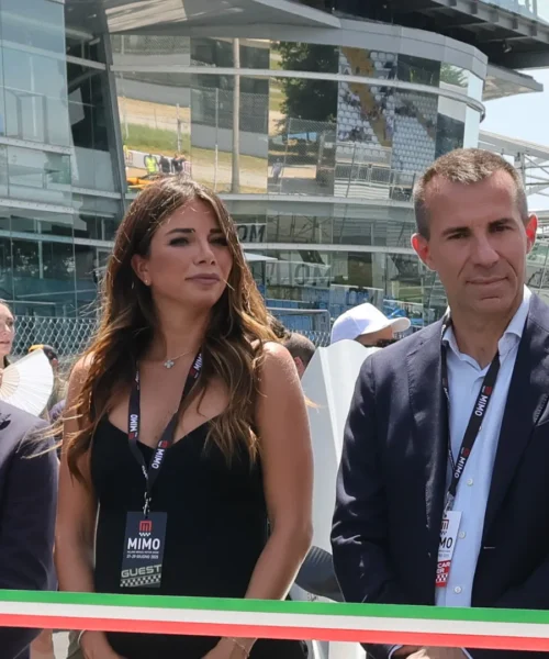 Federica Masolin incanta sulla linea di partenza a Monza: le foto
