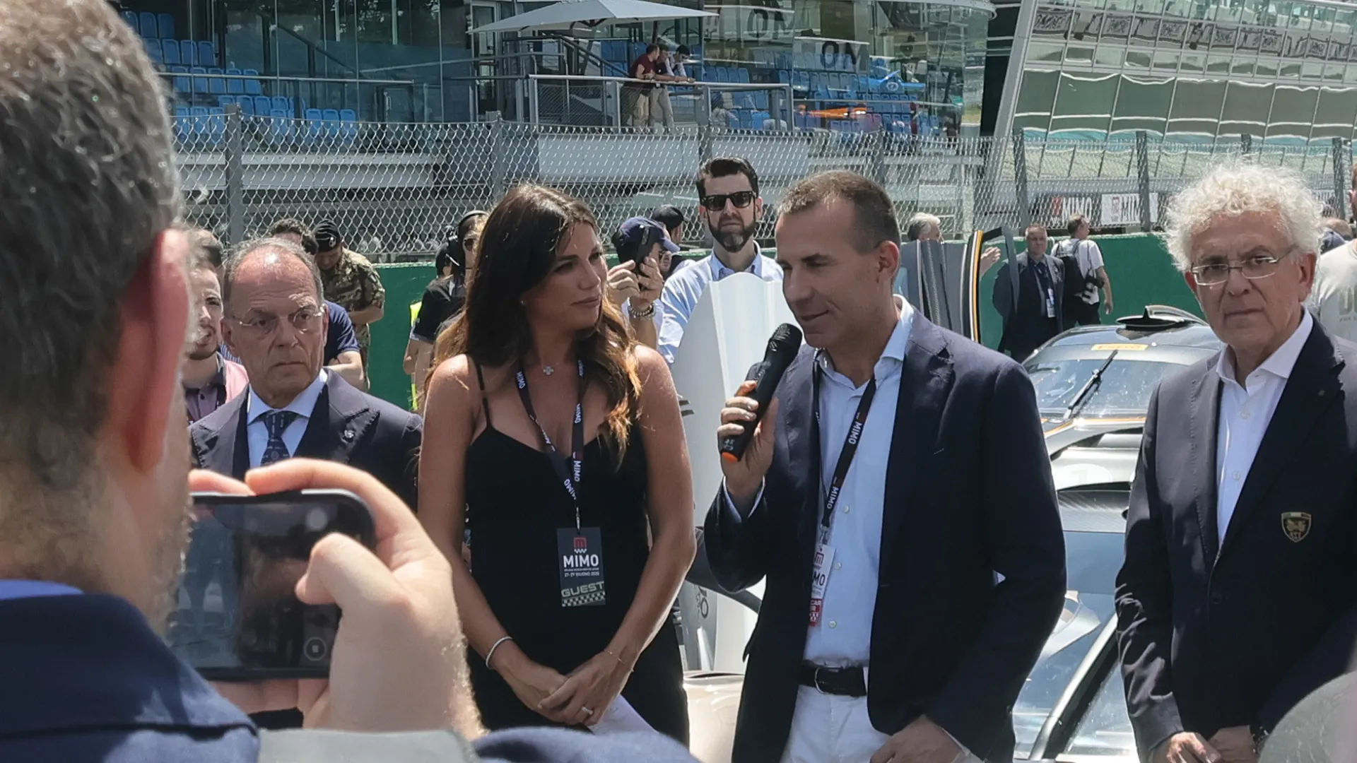 ... è una grande appassionata di motori... 
