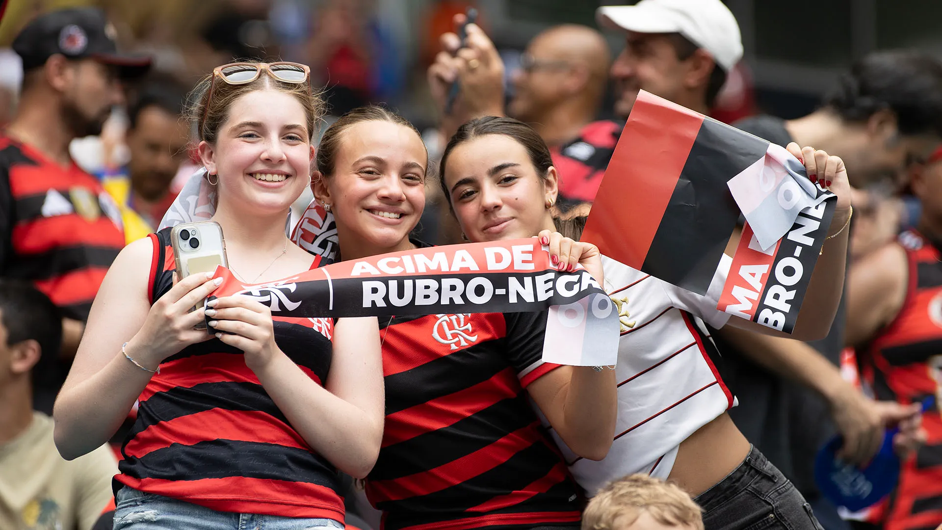 Gli spalti rossoneri sono stati catturati dai fotografi presenti