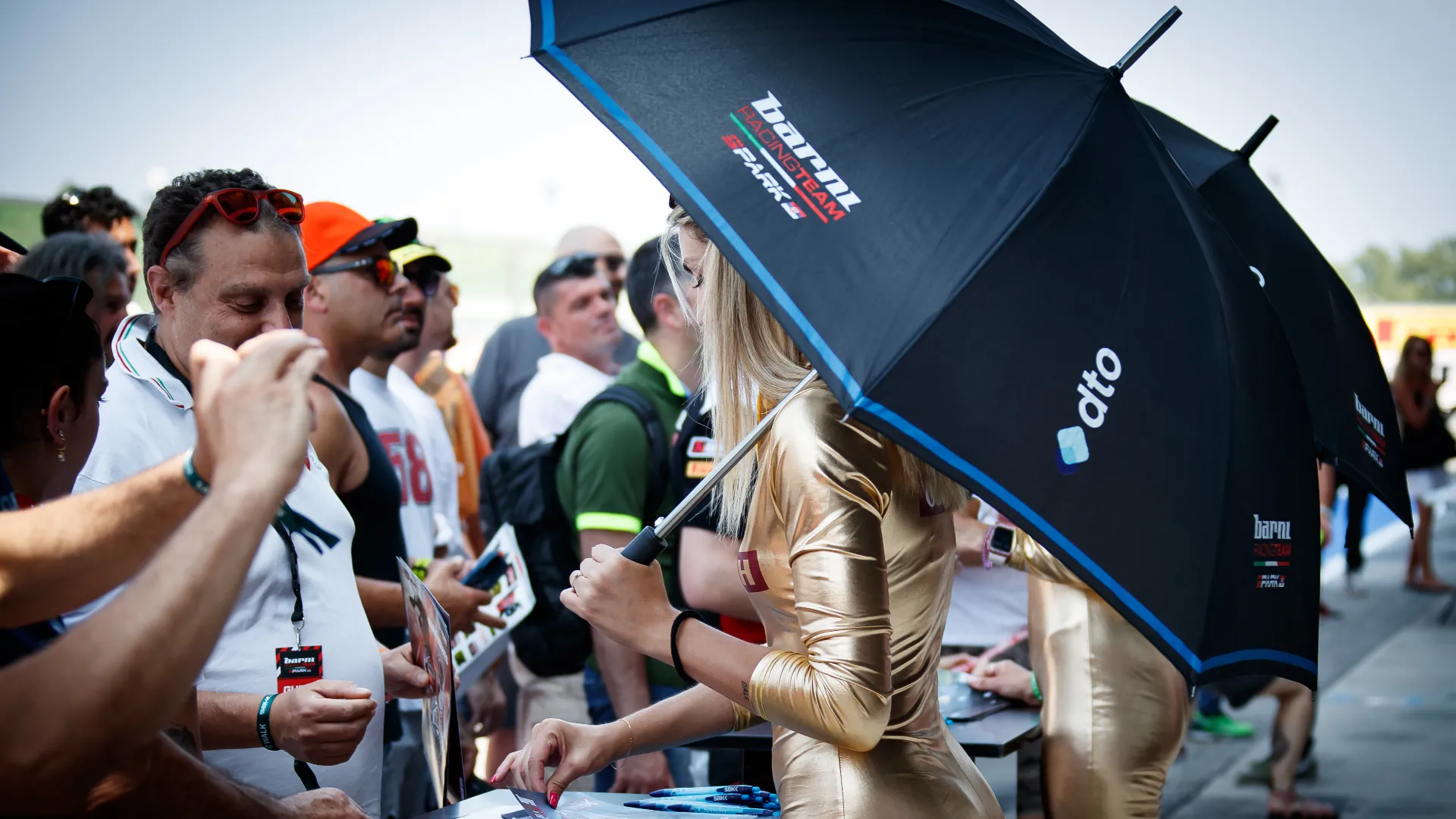 Spettacolo dentro e fuori dalla pista a Misano... 