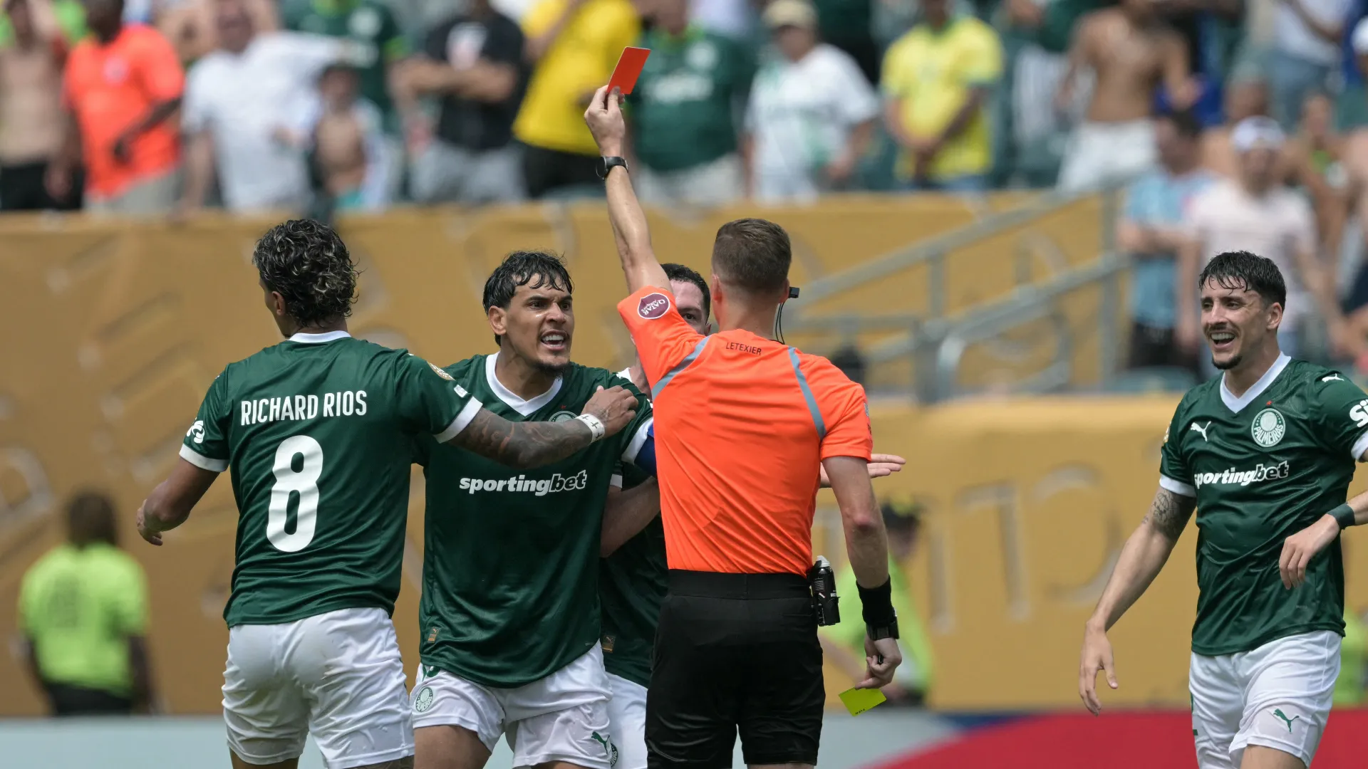 Anche nel Palmeiras c'è stata un'espulsione, quella di Gustavo Gomez
