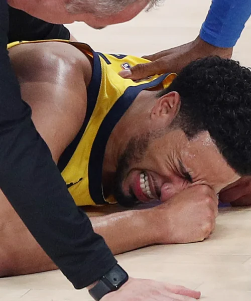 Drammatico infortunio nella gara più importante della sua vita: campione in lacrime. Le foto