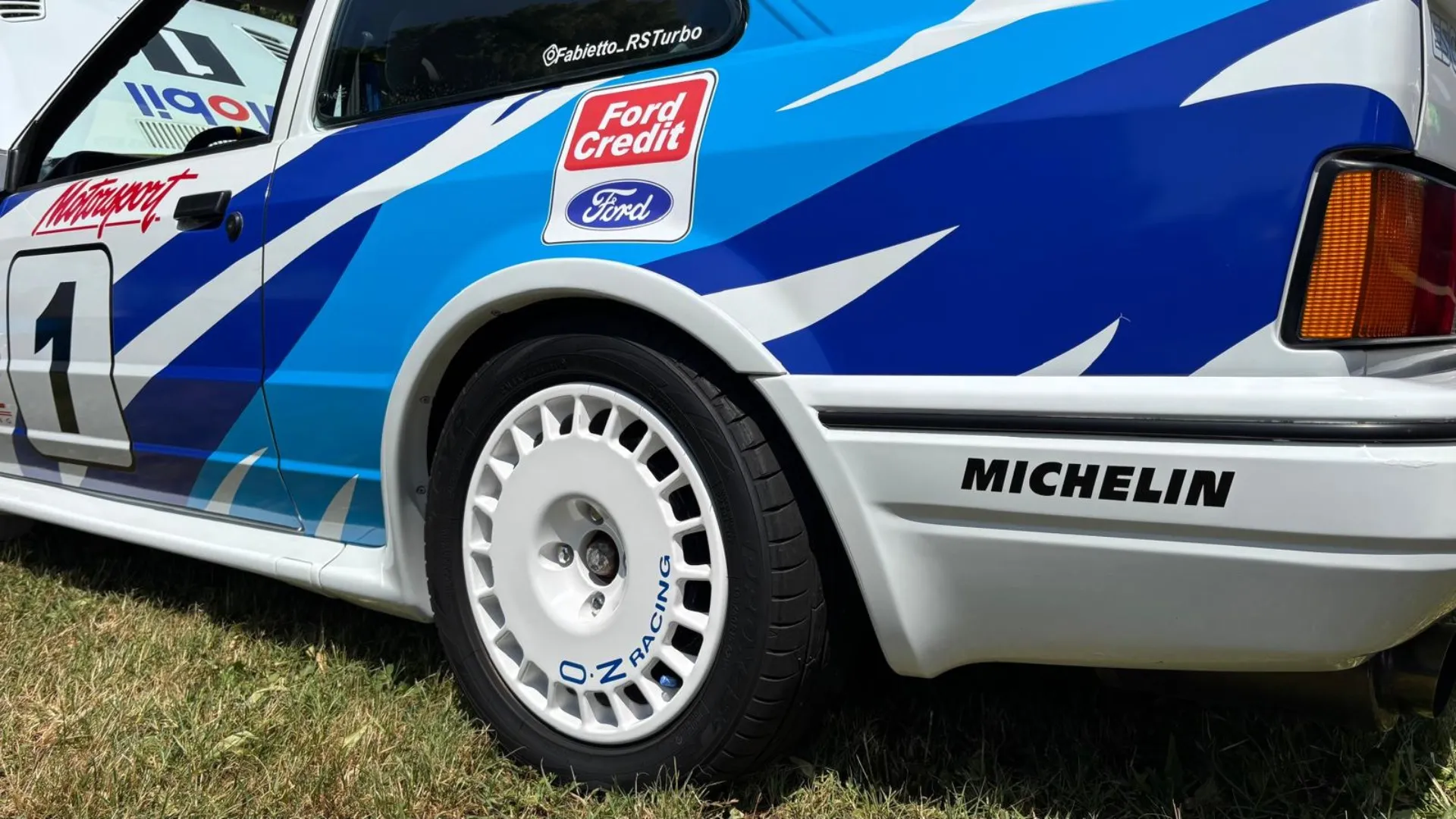 Il tuning qui è libertà pura: JDM, stance, grip… ogni scelta è un messaggio