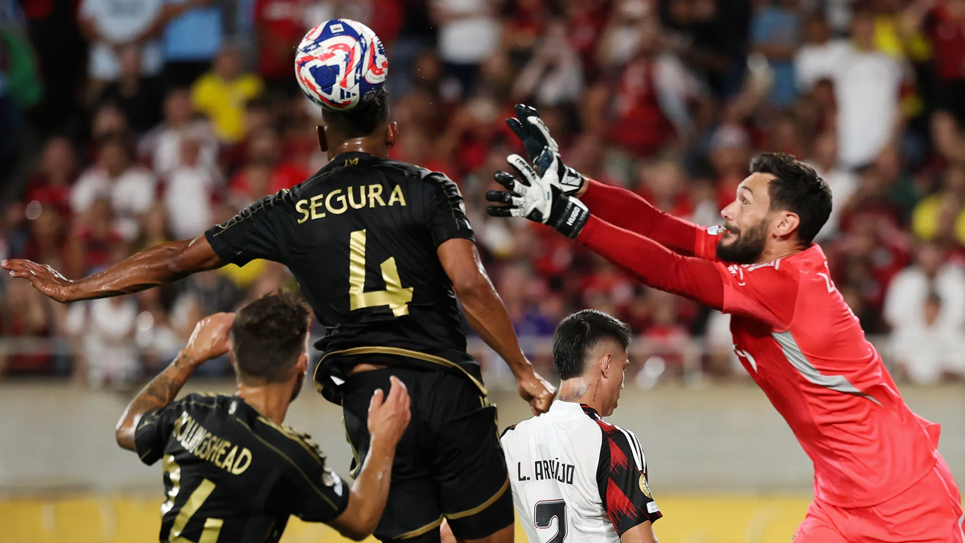Momenti di terrore durante Los Angeles FC-Flamengo
