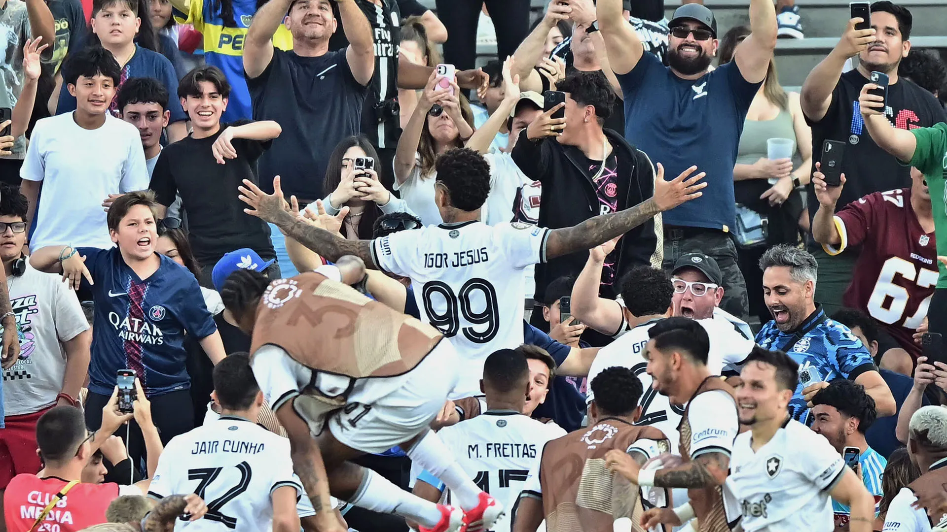 Batte i campioni d'Europa e invade gli spalti