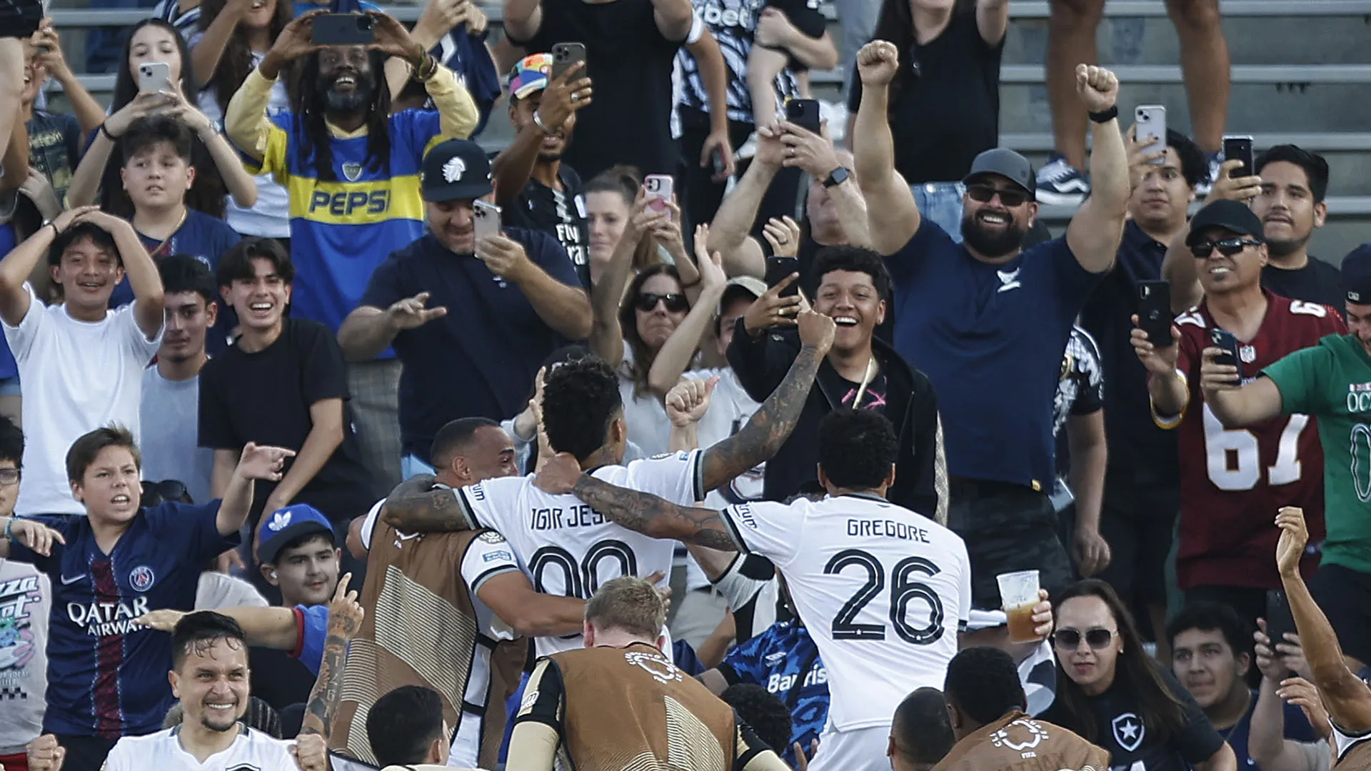 La difesa della squadra brasiliana ha retto agli assalti del PSG