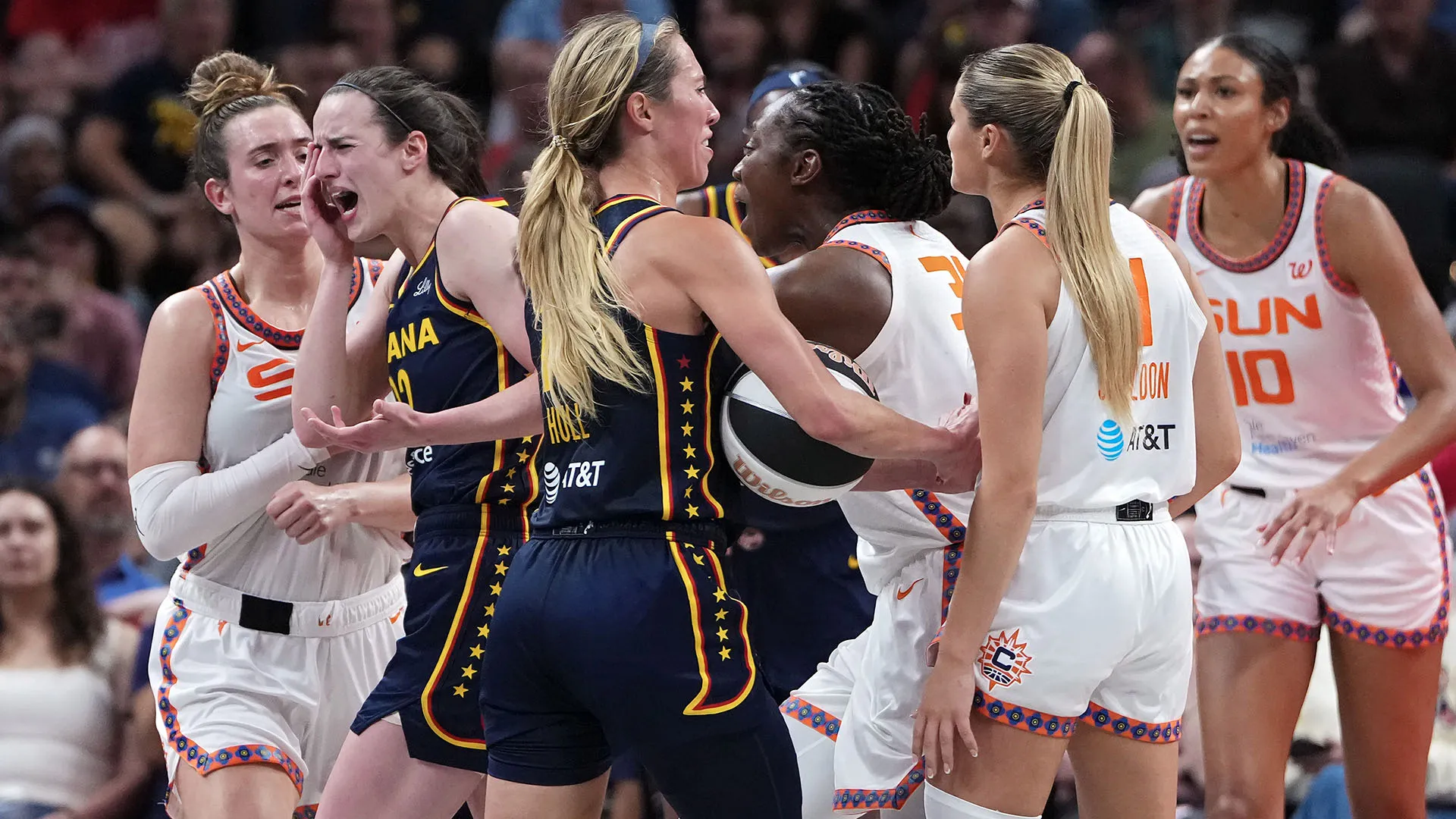 Le Indiana Fever hanno battuto le Connecticut Sun 88-71