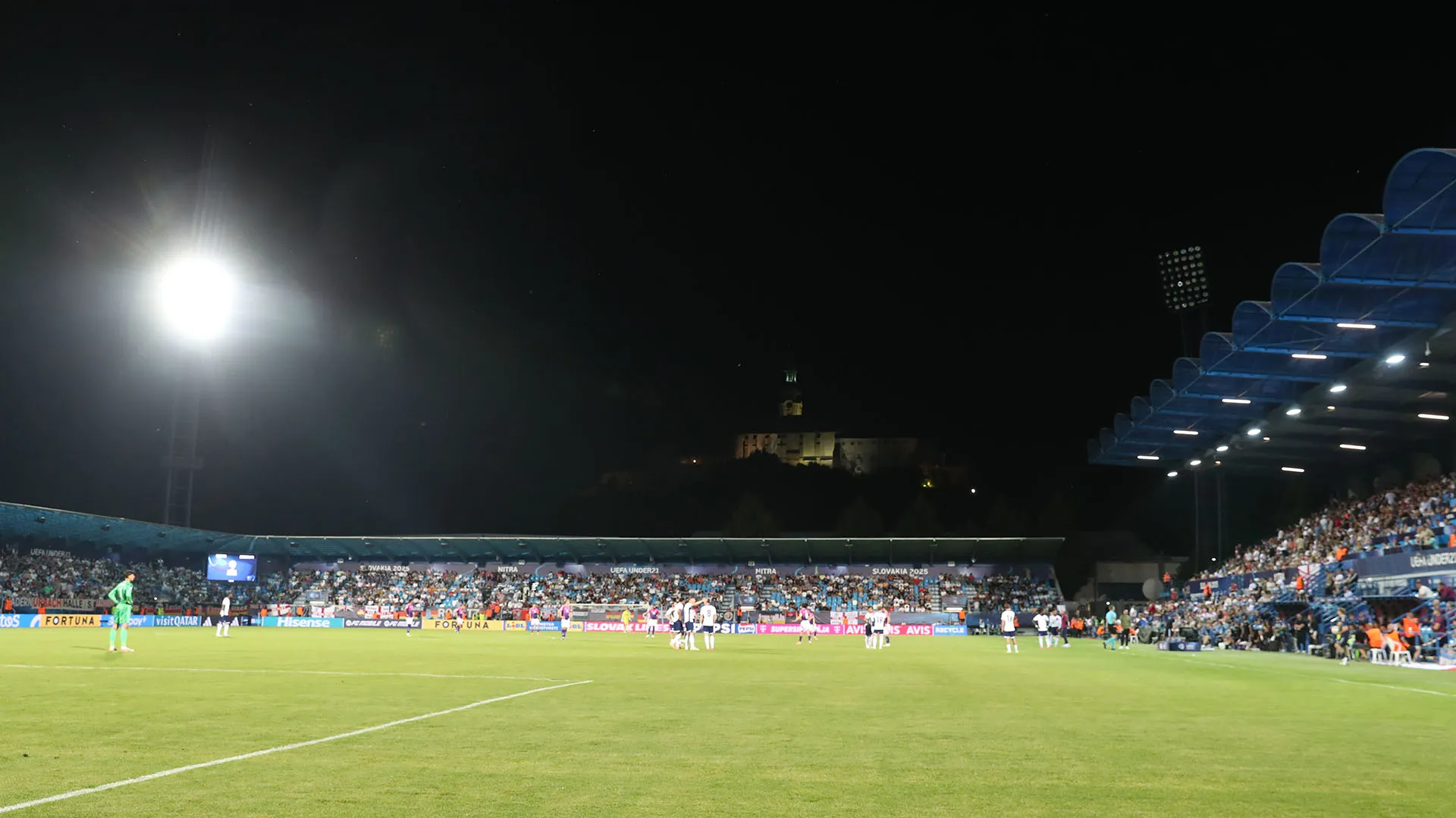 Sul finire del primo tempo, uno dei fari dello stadio si è guastato

